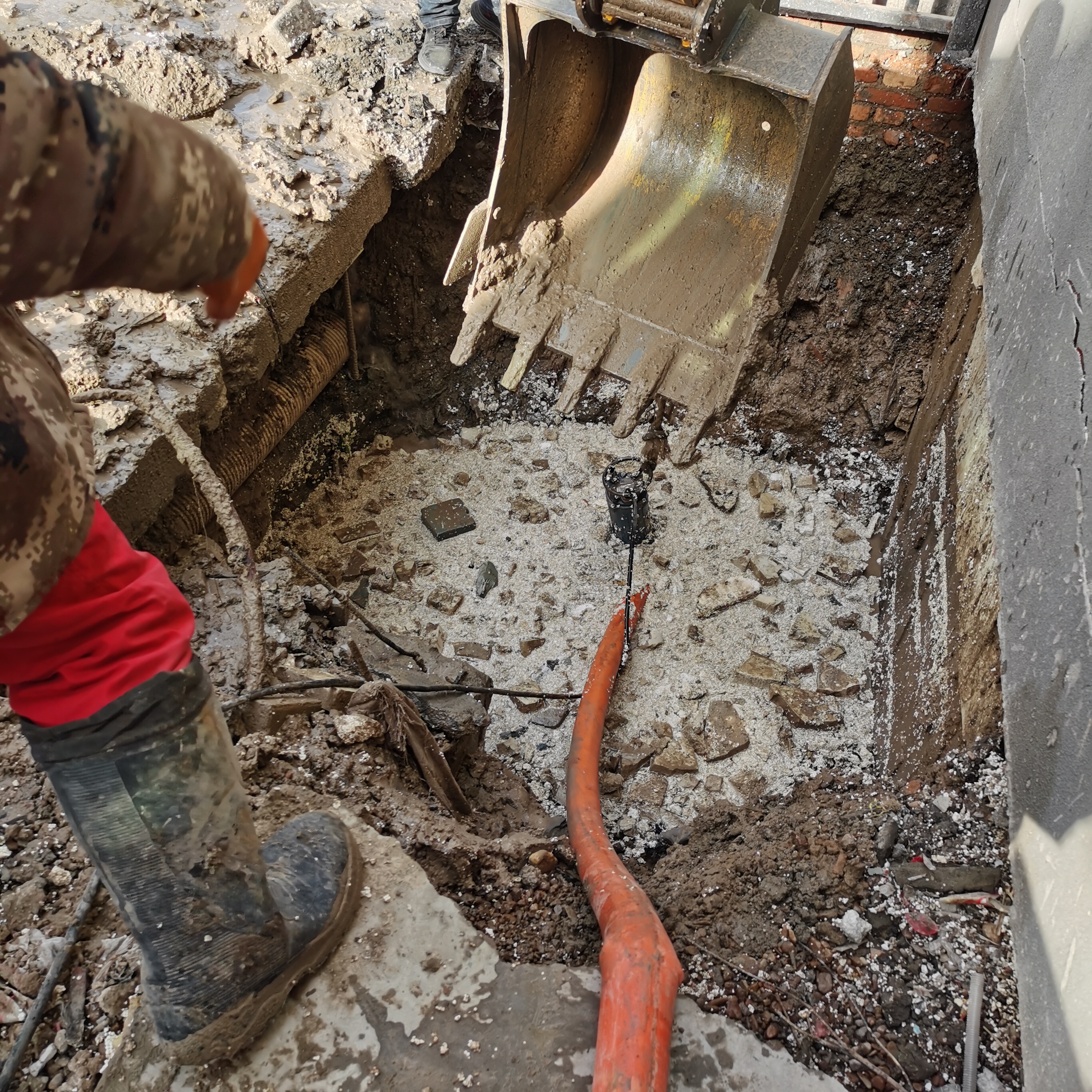 聽(tīng)漏儀檢測(cè)現(xiàn)場(chǎng)